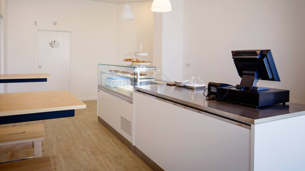 Réalisation vitrine boulangerie et caisse bellini sous forme de modèle spécial.