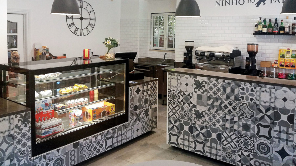 Réalisation vitrine boulangerie effet "Azulejos" portugais du modèle chopin