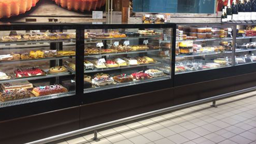 Réalisation vitrine boulangerie marron et noire chopin à étages