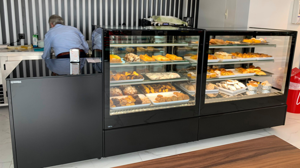 Réalisation vitrine boulangerie chopin noire