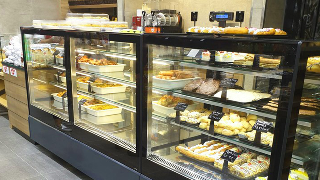 Réalisation vitrine boulangerie noire du modèle chopin