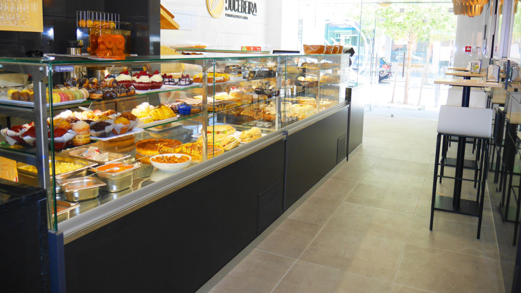 Réalisation Vitrine boulangerie Haute bellini dans une boulangerie.