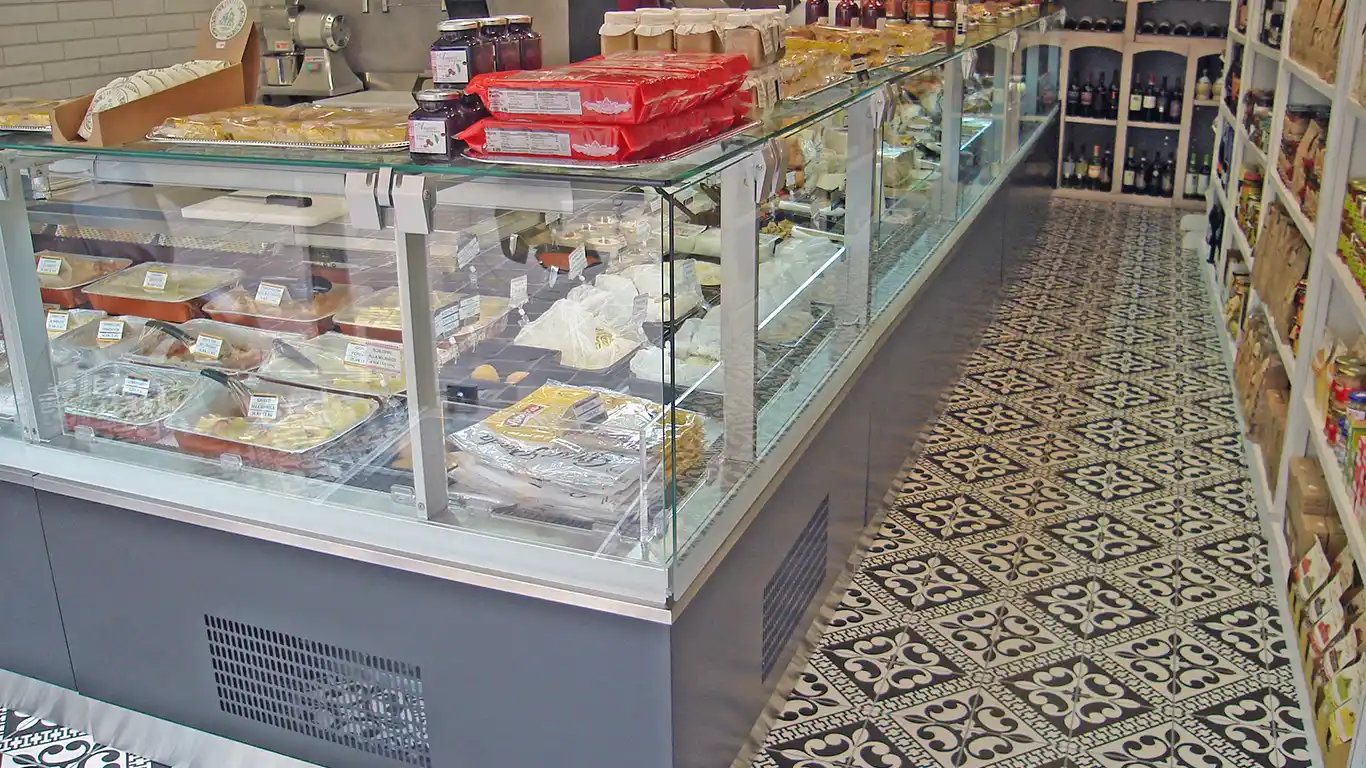 Réalisation vitrine chaude amalia de luxe pour un traiteur